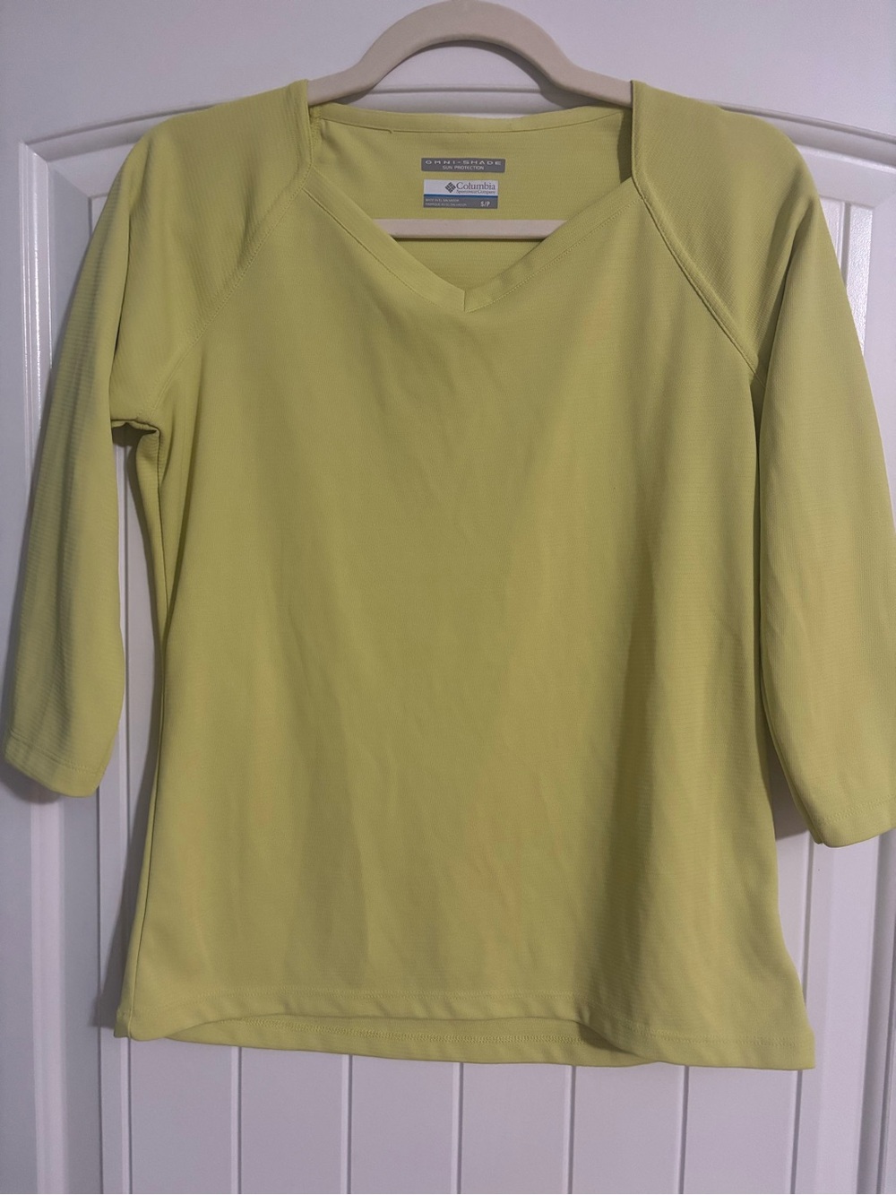 Columbia Women’s Lime V‑Neck 3/4 Sleeve Performance Tee